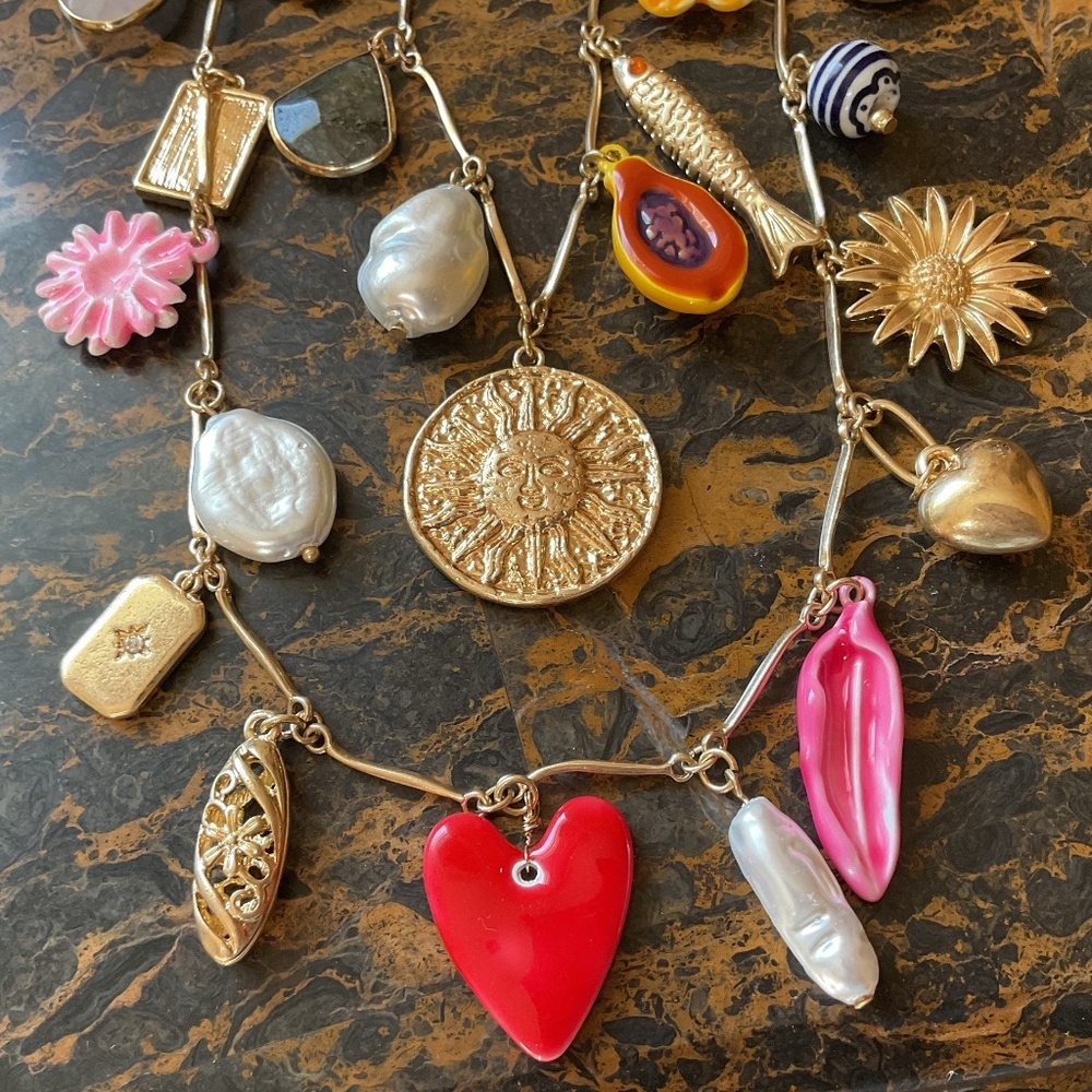 NWT Gold Tone Metal Colorful Charms Double Strand Beautiful Necklace - Picture 11 of 11